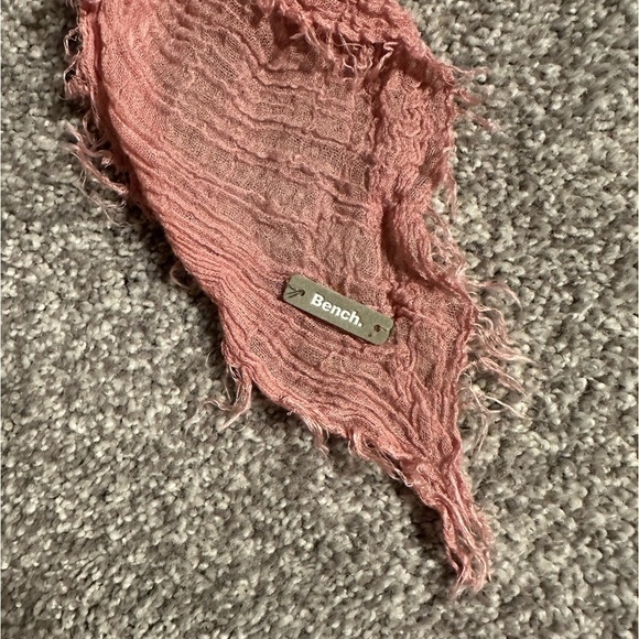 BENCH frayed edge, scarf - Picture 3 of 3